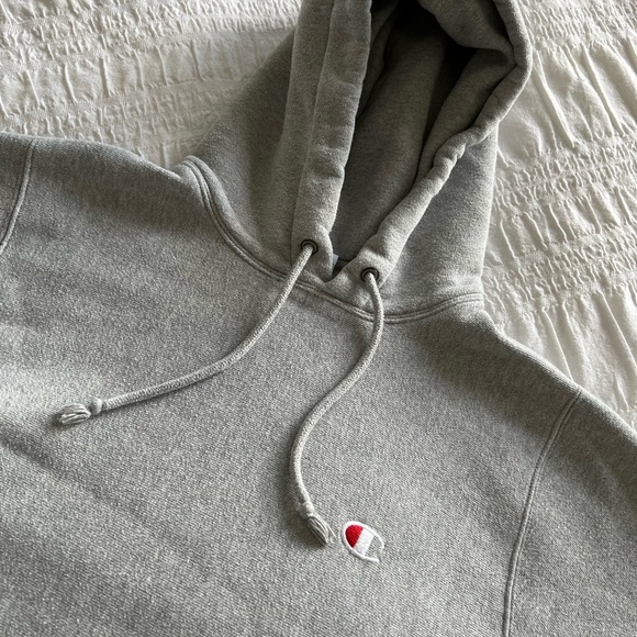 Small unisex reverse weave Champion Sweater 💙❤️ - Picture 3 of 6